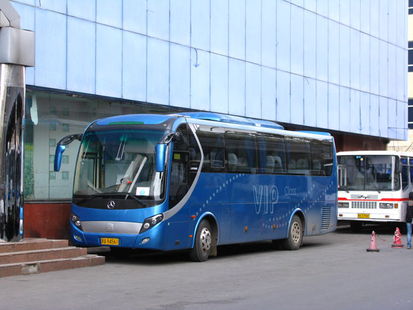 企業(yè)班車服務(wù)方案選擇中通大巴車作為班車費用多少？